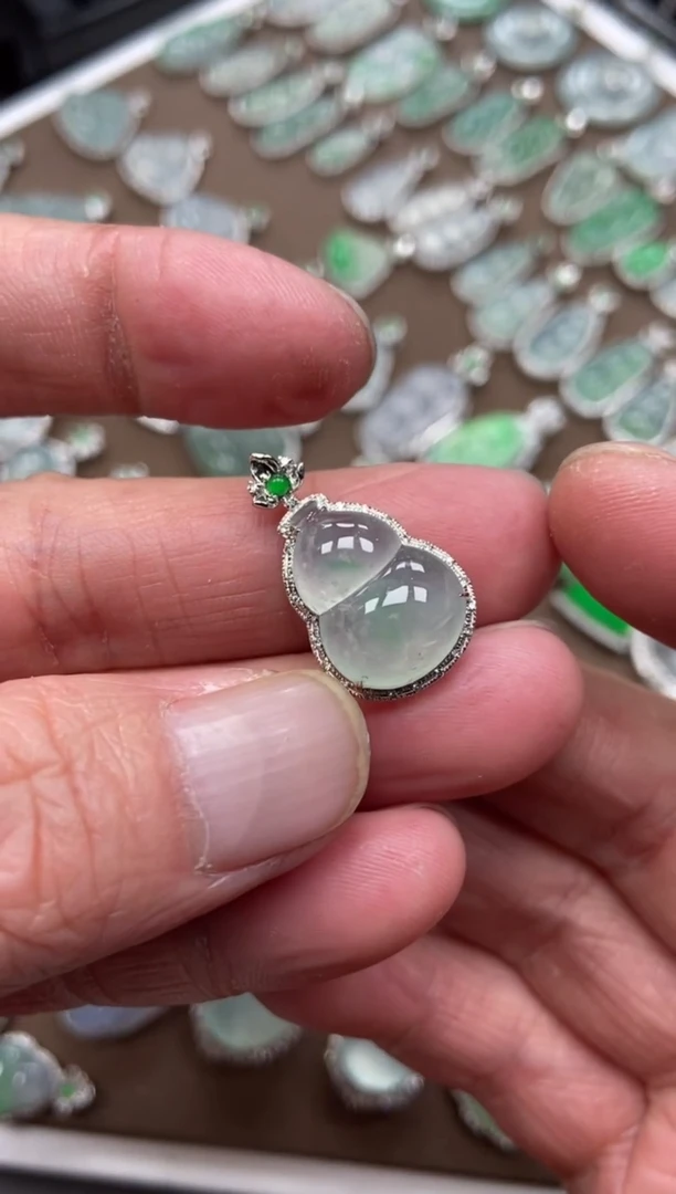 【闪购商品】翡翠吊坠(不含链)18K金镶嵌葫芦