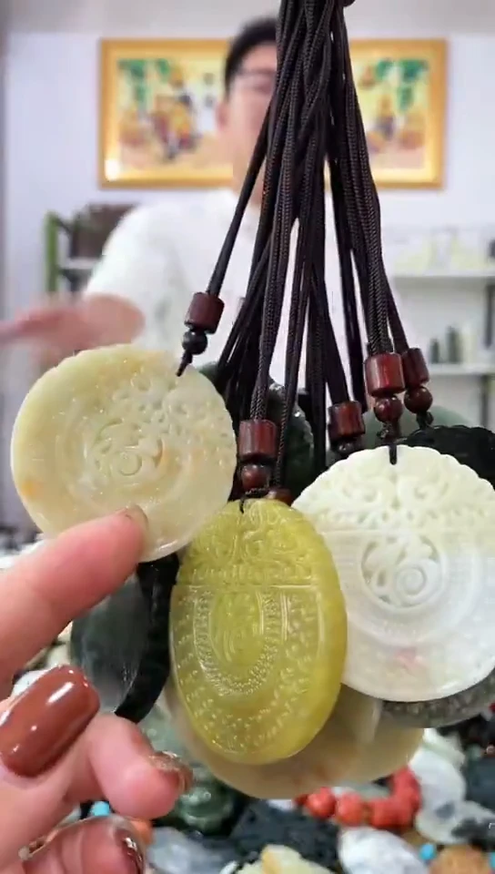 未镶嵌岫玉吊坠多样性发货发其中一件