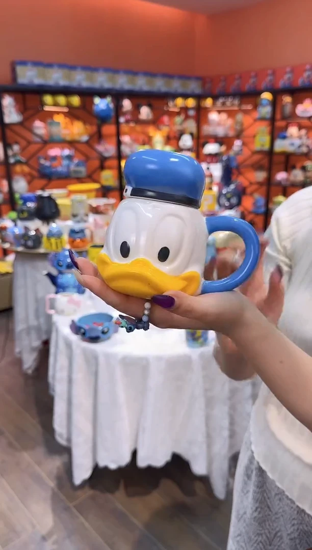 瓷片@@唐老鸭带盖陶瓷杯