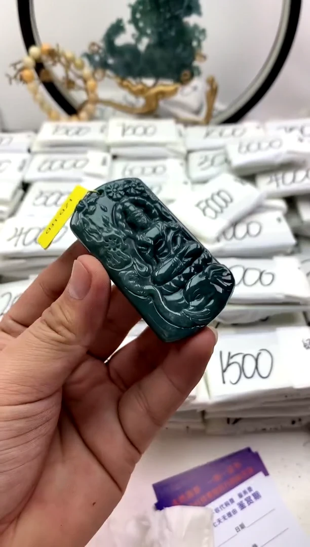 翡翠未镶嵌颈饰普贤