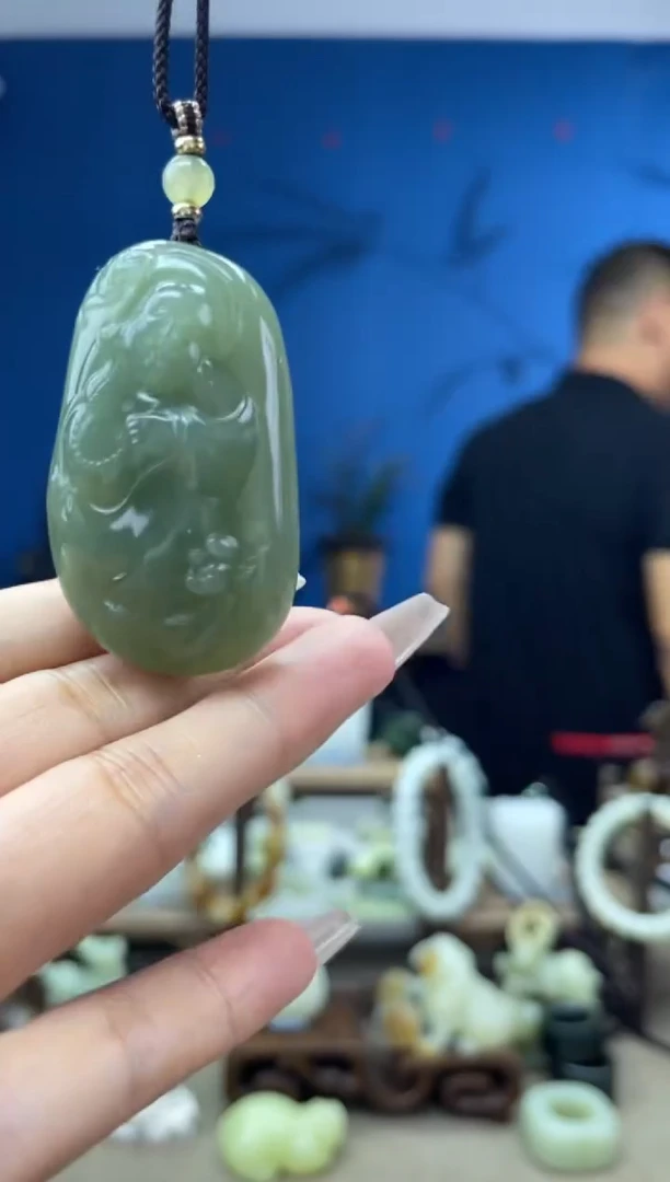 和田玉未镶嵌颈饰1