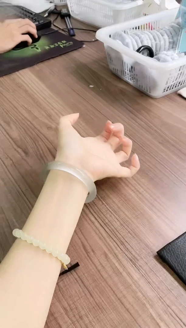 未镶嵌手镯石英质玉310-62