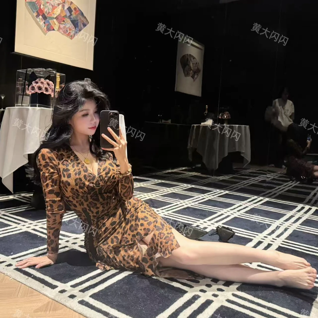 【新店请到张酒窝的小店】(西部女郎)显瘦长袖修身连衣裙ZZF6620