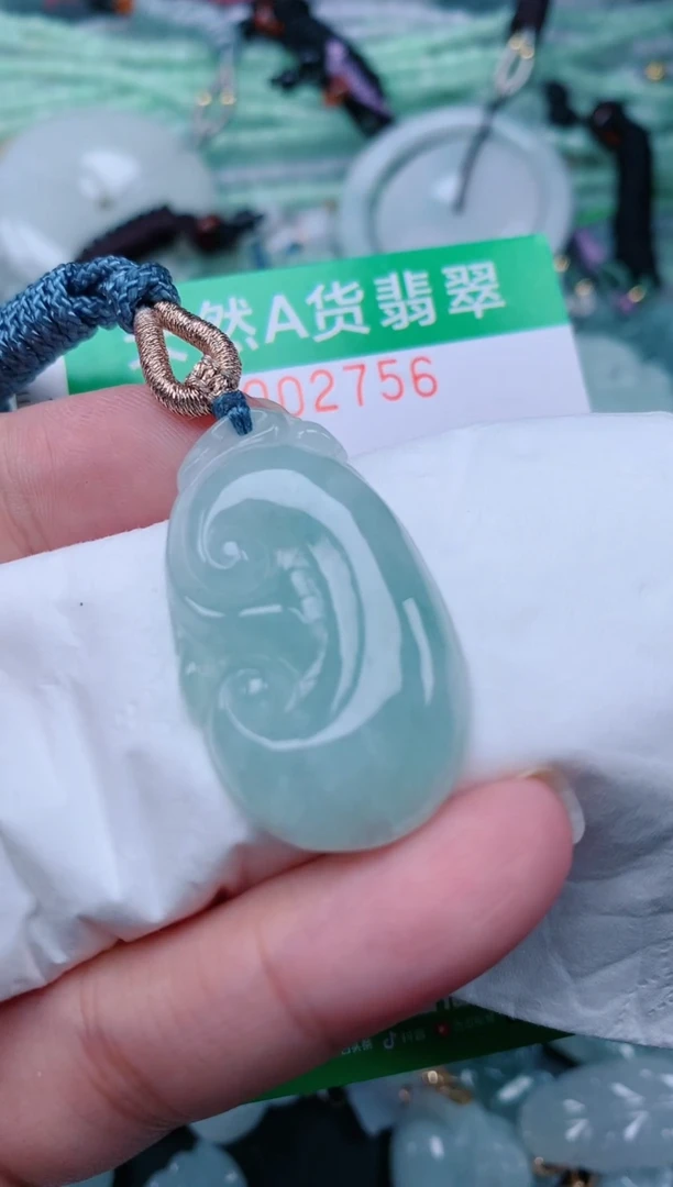 翡翠未镶嵌颈饰.0002756