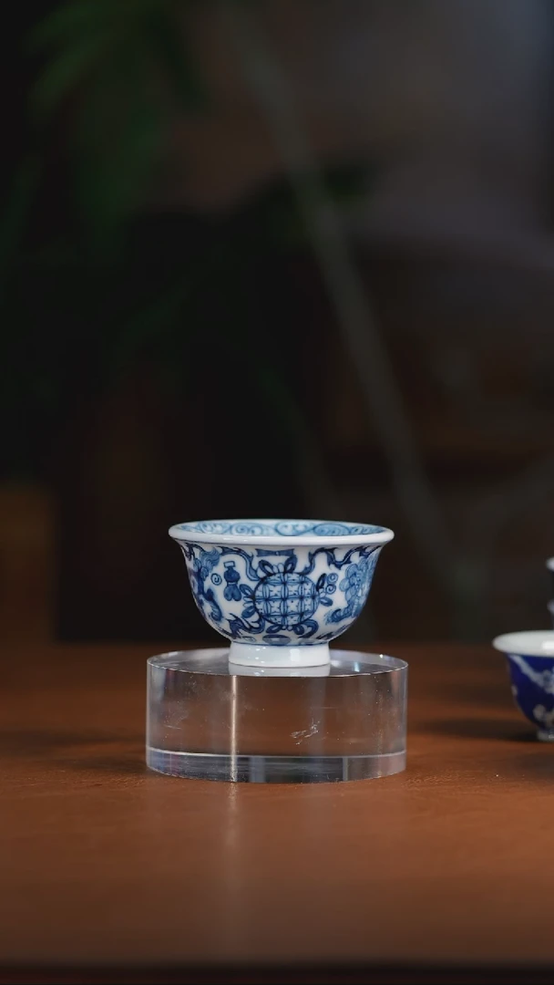 元青花双狮压手杯