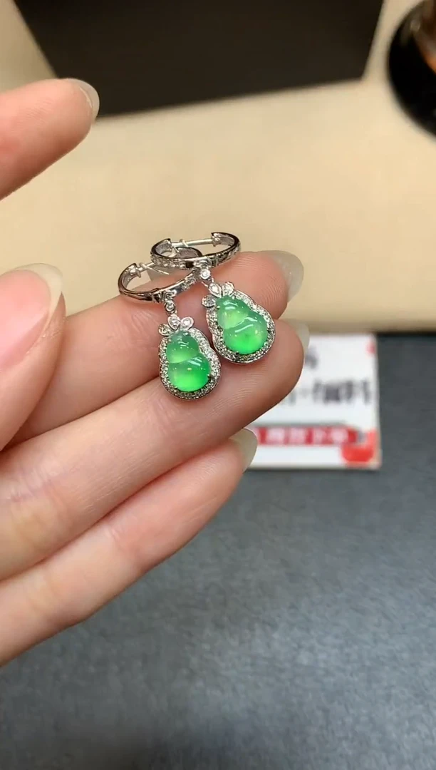 18K金镶嵌翡翠耳饰【无鉴赏期】葫芦【无服务费