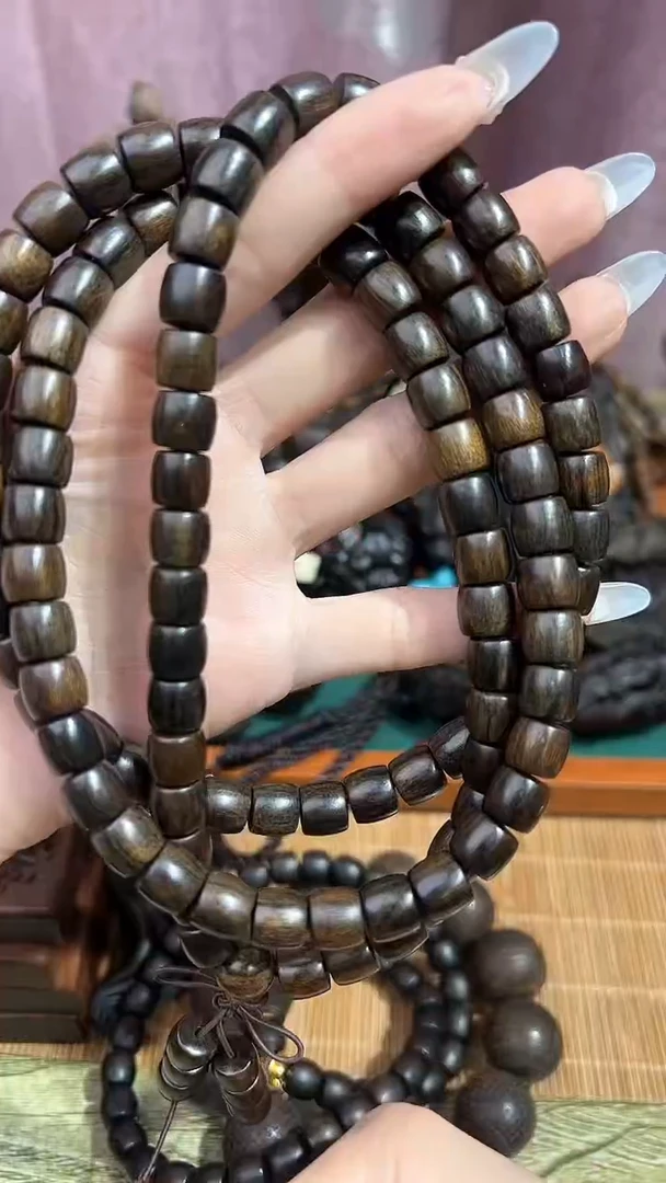 【闪购商品】贡木新品0.8x0.9cm108颗绿奇楠手串