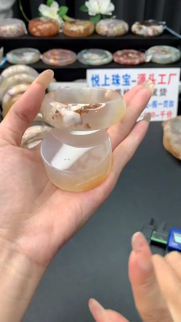 未镶嵌手镯石英质玉（50圈口）赠送镯心 无证书