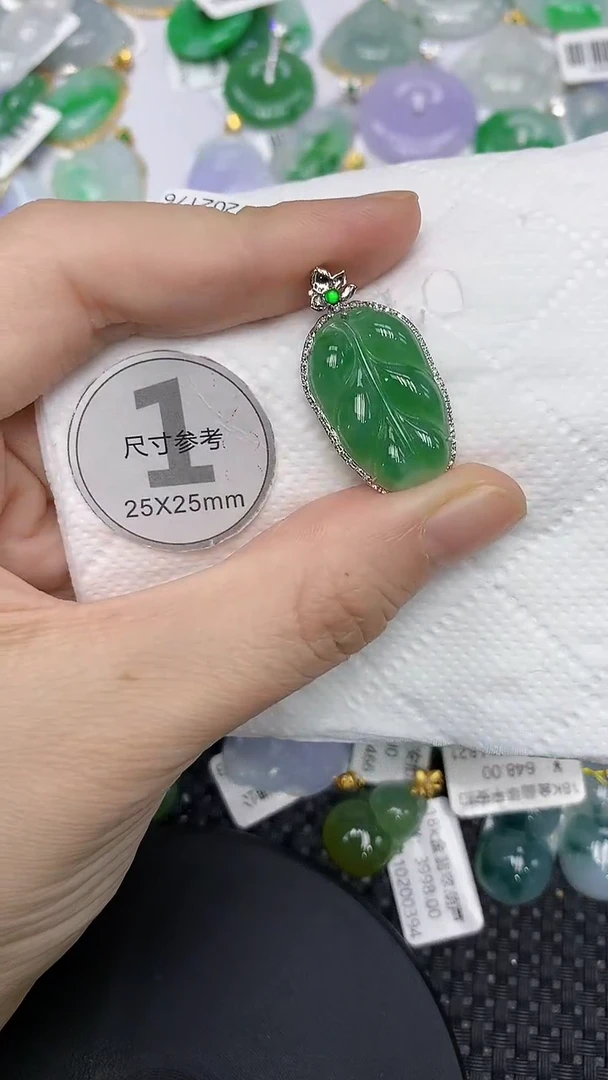 颈饰18K金镶嵌翡翠11111111111
