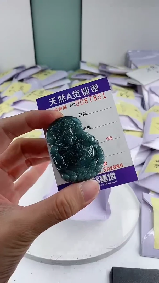翡翠未镶嵌颈饰