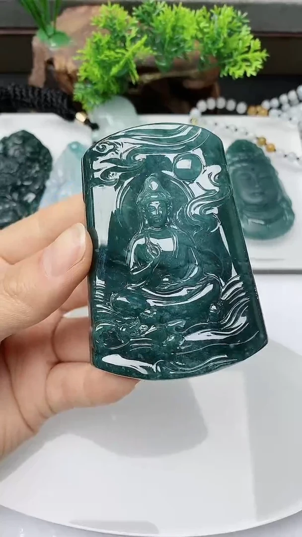 【闪购商品】翡翠颈饰未镶嵌         