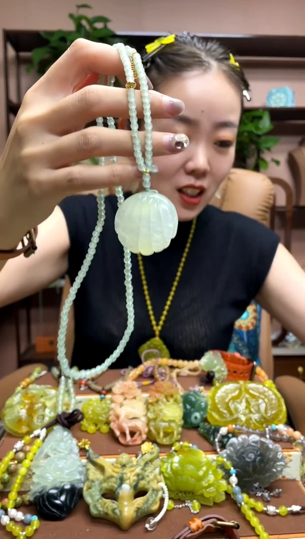 未镶嵌岫玉吊坠·