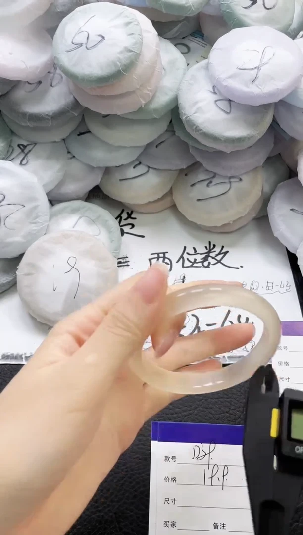 未镶嵌手镯石英质玉39-61