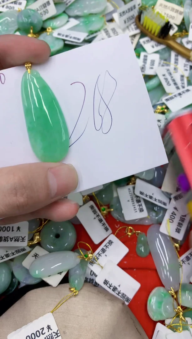 颈饰18K金镶嵌翡翠111111111111