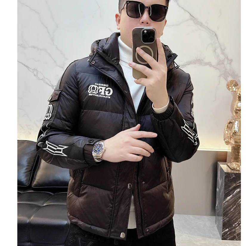 斯里卡琪2025冬季欧货潮牌字母保暖羽绒服男士时尚修身白鸭绒外套