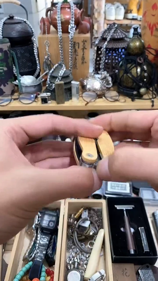 瓷片闪购商品  如图所示