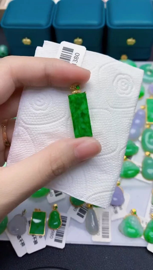 颈饰18K金镶嵌翡翠天然翡翠缅甸A货