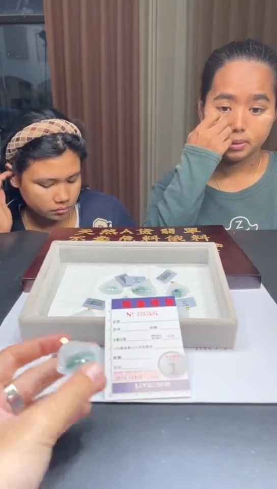 18K金镶嵌挂件翡翠多样性发其一拍一发一7404