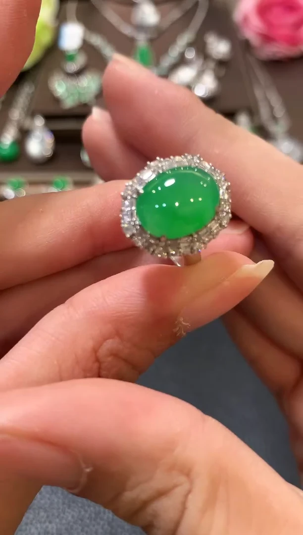 18K金镶嵌戒指翡翠z136