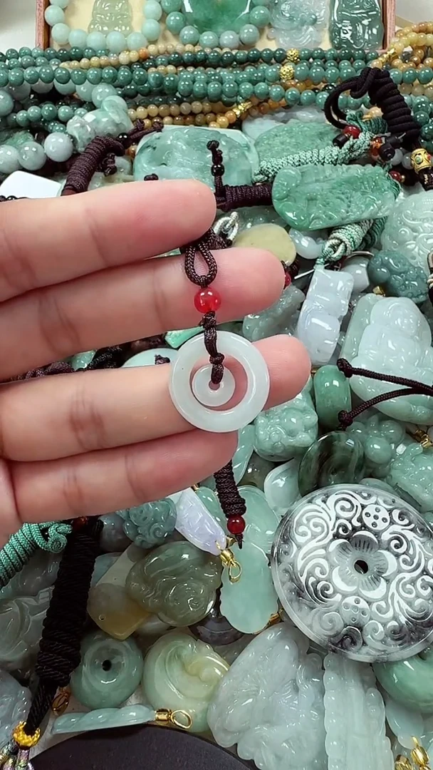 未镶嵌挂件翡翠1