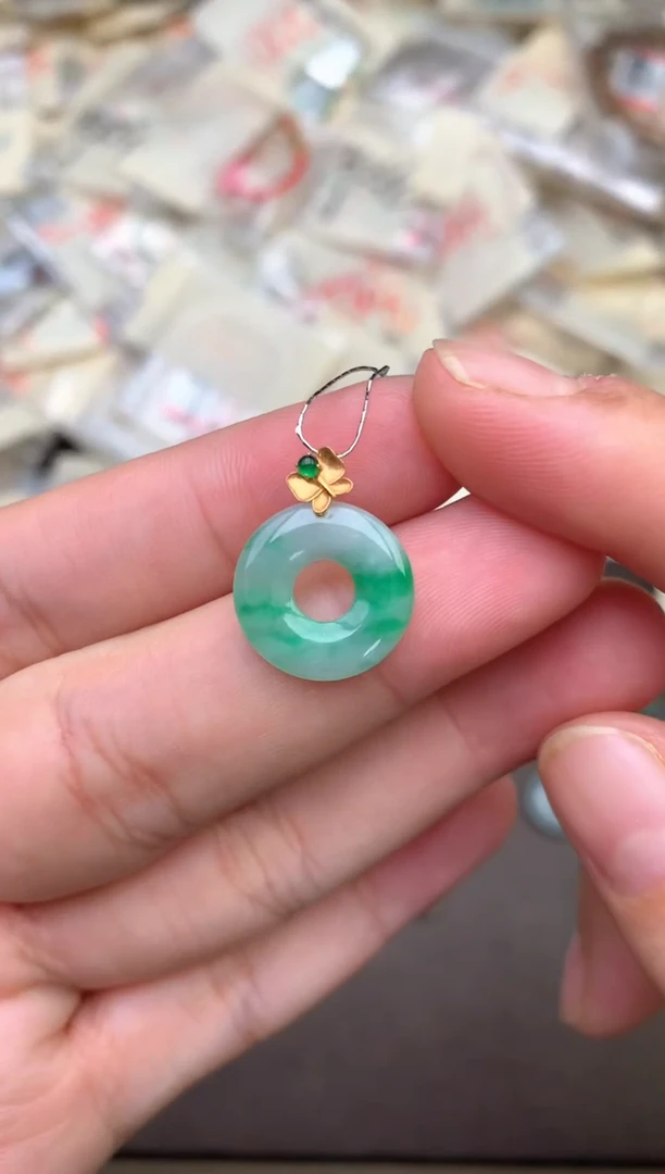 18K金镶嵌挂件翡翠—