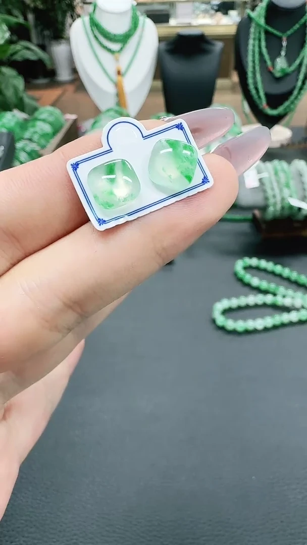 未镶嵌1石英质玉（非洲翠）/1386