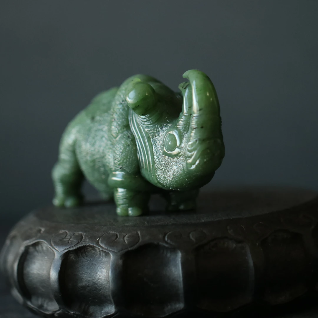 庭硕 和田玉碧玉犀牛摆件手工雕刻牛气冲天112*37高55mm256克