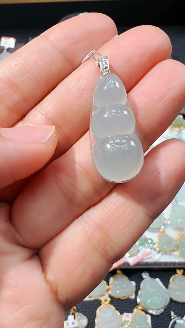 吊坠(不含链)18K金镶嵌翡翠福豆吊坠