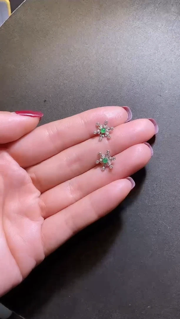 【闪购商品】翡翠耳饰18K金镶嵌翡翠雪花耳钉