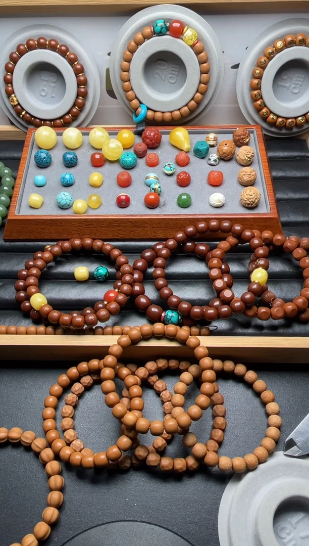 手串猴头核桃两串+蜡+松