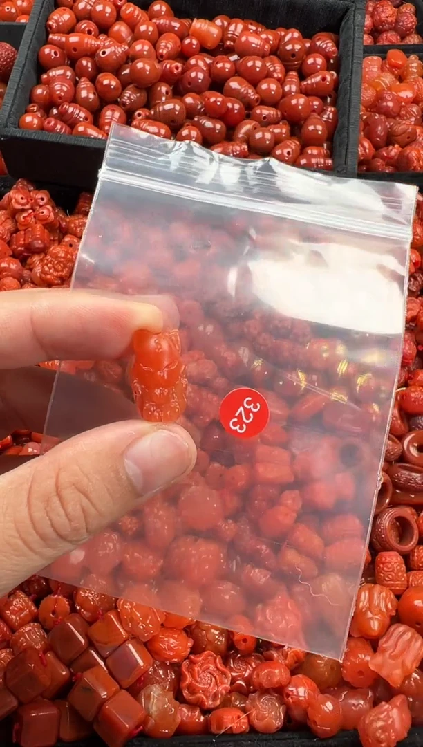 南红玛瑙未镶嵌颈饰1