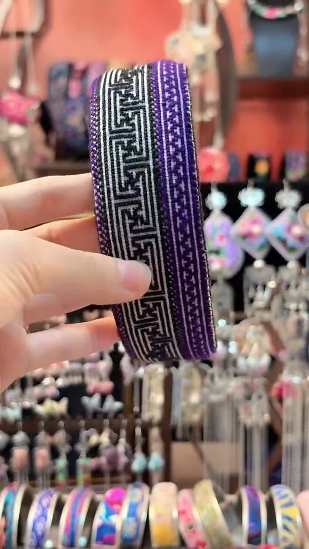 织绣 云织谣民族风精美饰品   380