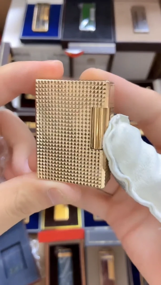 L1小玫瑰金巴黎钉打火机