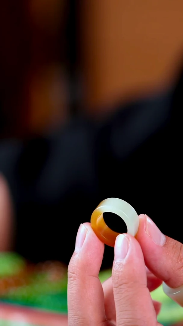 未镶嵌戒圈和田玉（糖玉）糖白扳指