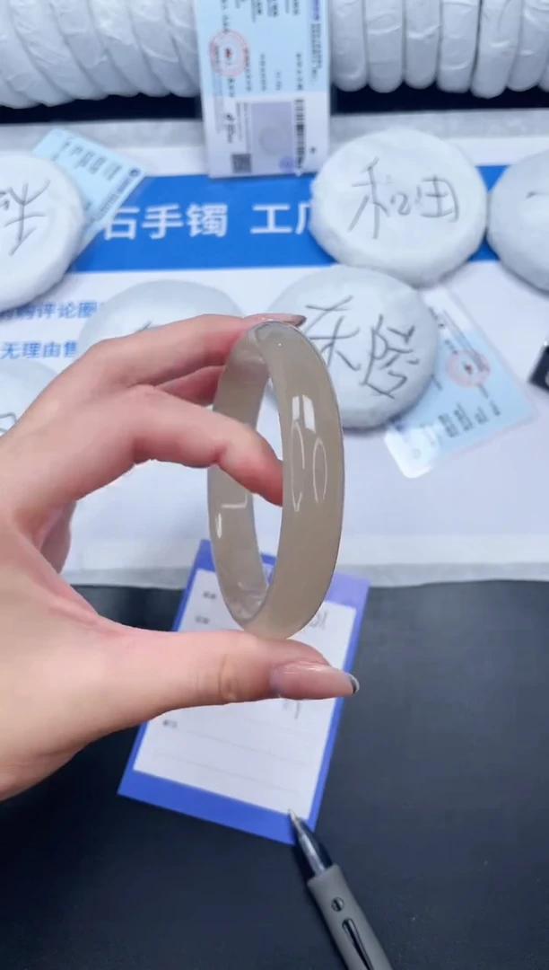未镶嵌手镯石英质玉101-64.2XBJ