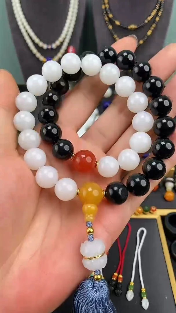 【闪购商品】和田玉-未镶嵌12mm黑白手持