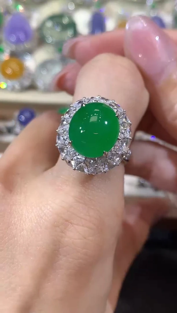 18K金镶嵌戒指翡翠x****?D48