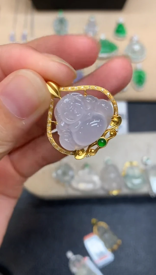 颈饰18K金镶嵌翡翠佛公【无服务费