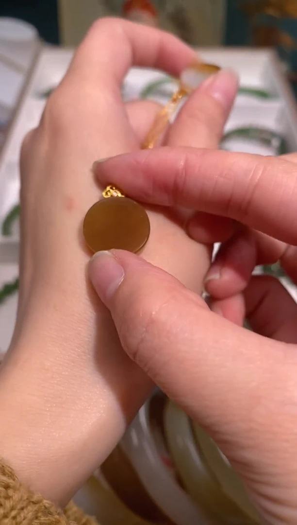 【闪购商品】和田玉吊坠18K金镶嵌吊坠