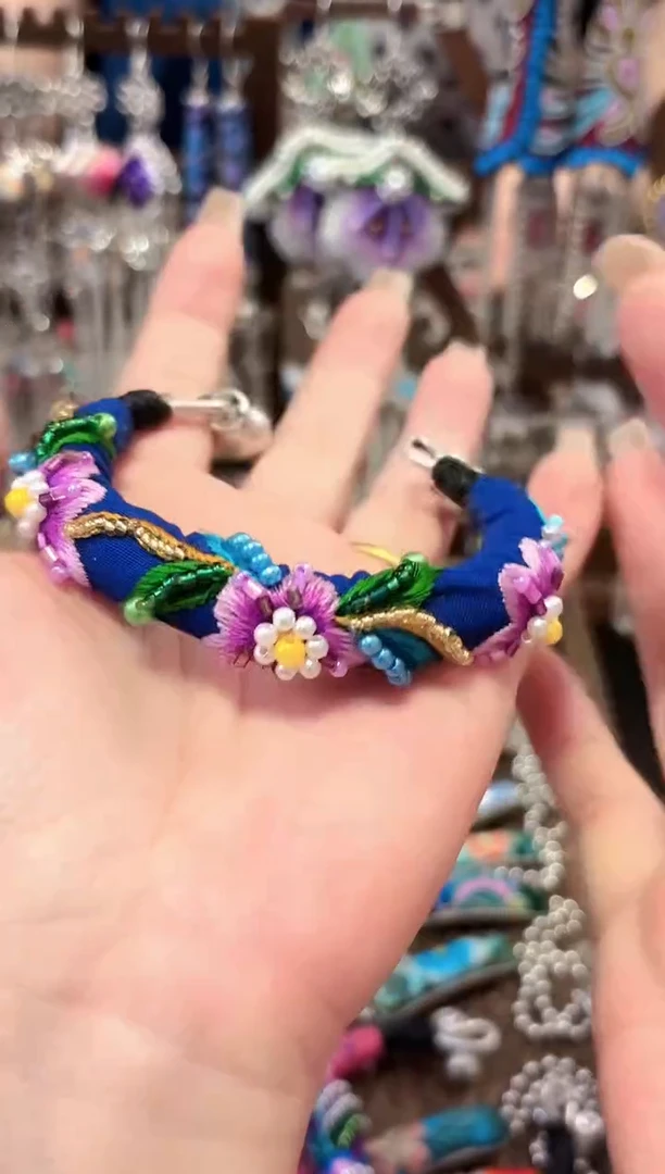 织绣云织谣民族风精美饰品  173