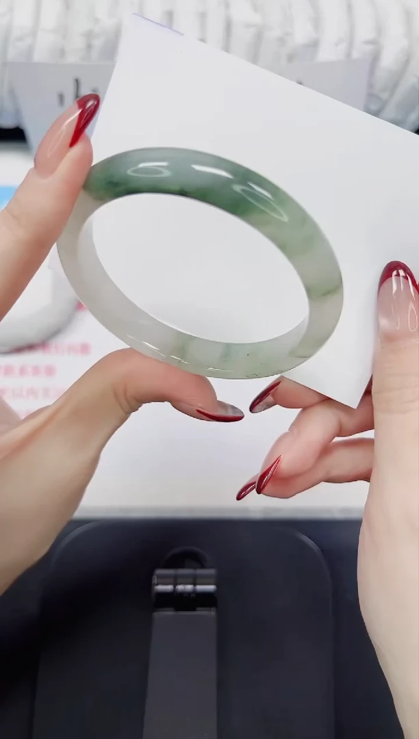 【闪购商品】石英质玉手镯未镶嵌200