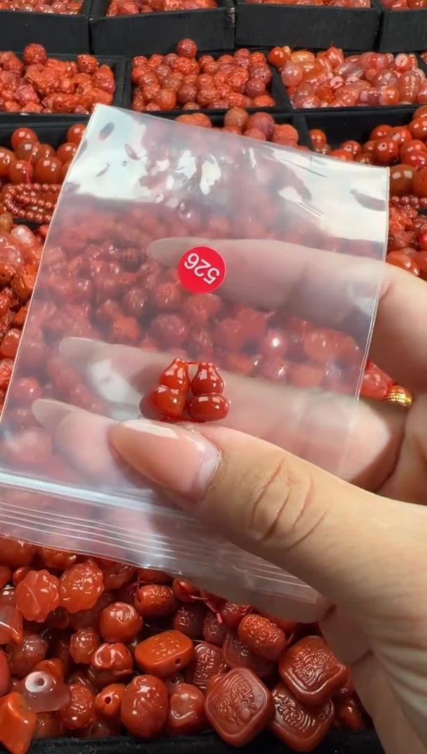 南红玛瑙未镶嵌颈饰1