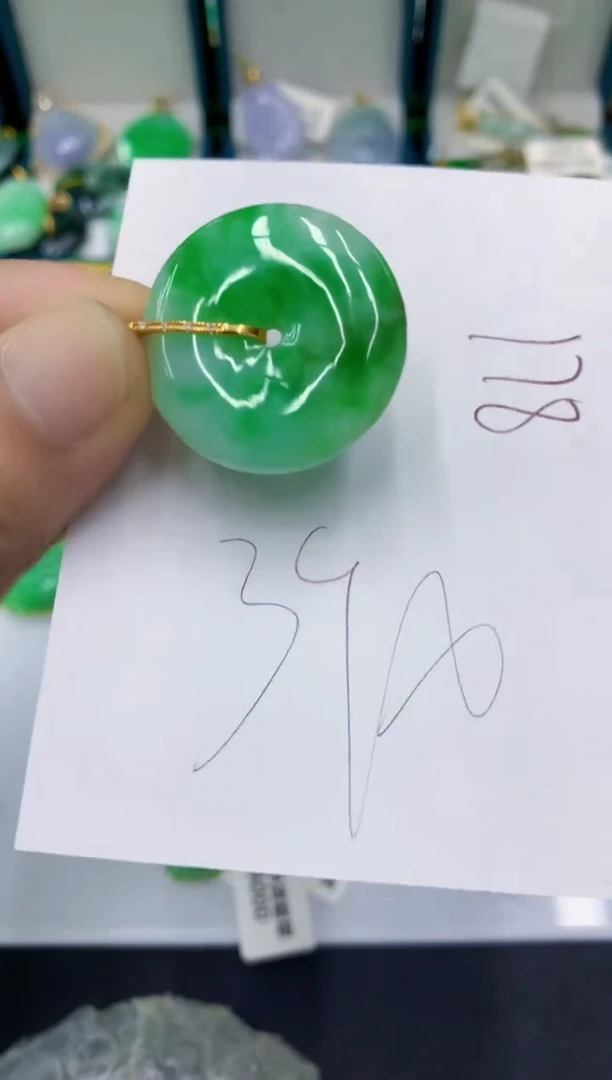 翡翠18K金镶嵌颈饰翡翠