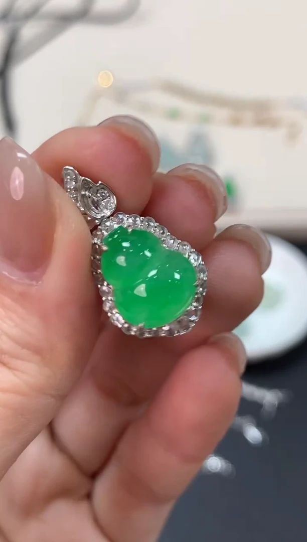 翡翠18K金镶嵌吊坠(不含链)葫芦吊坠28800