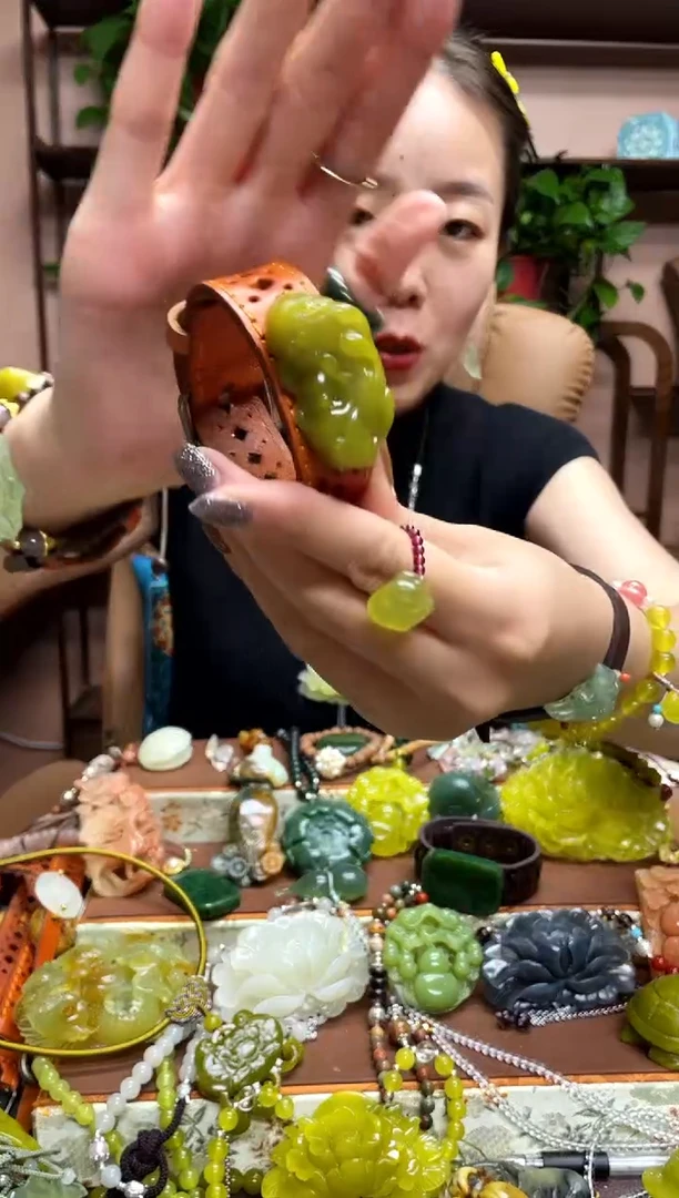 未镶嵌岫玉吊坠多样性发货发其中之一