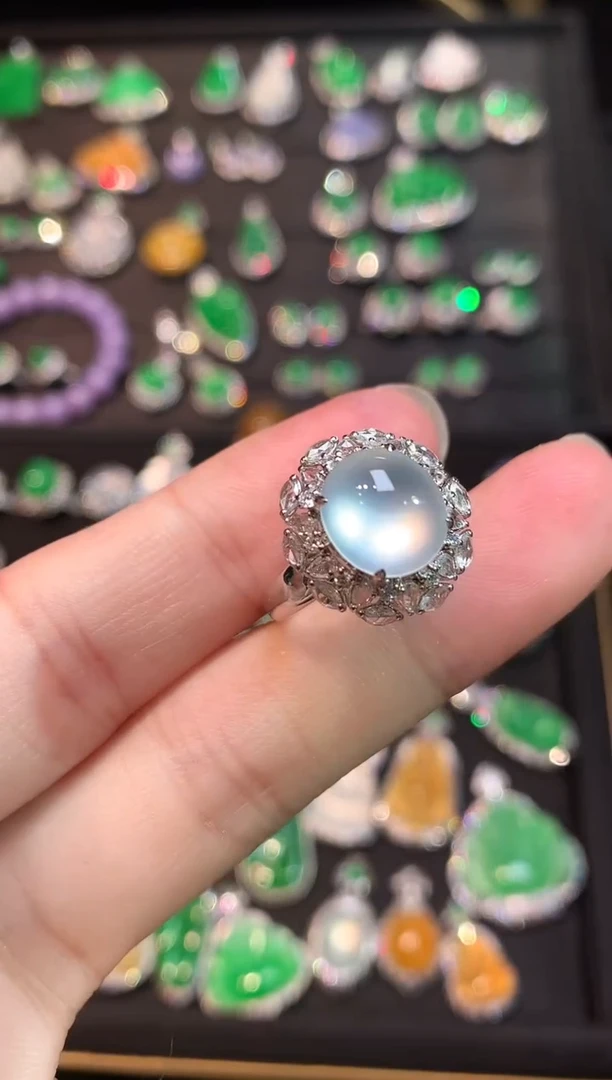 18K金镶嵌戒指翡翠玻璃种双眼皮蛋面戒指