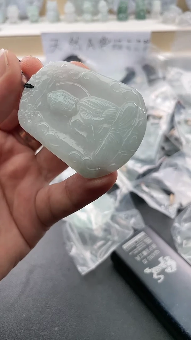 翡翠未镶嵌颈饰..../7/7/ 241