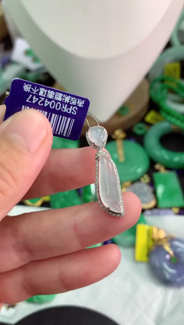 翡翠18K金镶嵌颈饰挂件