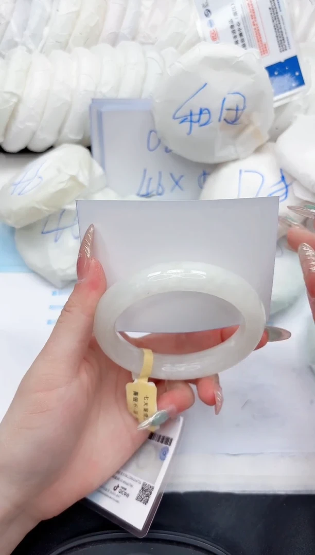 和田玉手镯未镶嵌325-64