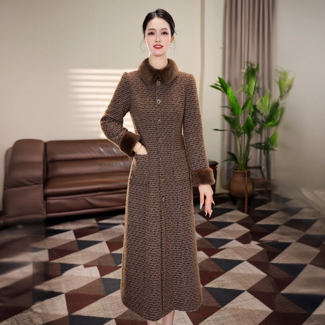 【华溢菲】秋冬新品毛领保暖时尚修身显瘦气质穿搭连衣裙